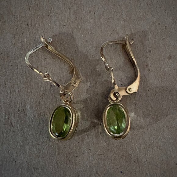 Vintage 1960's 14k Yellow Gold 7x5mm Oval Peridot Leverback Earrings - Picture 2 of 9